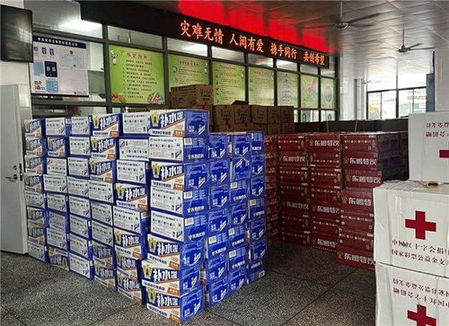 東鵬飲料首波行動 24000瓶產品緊急馳援華容救災一線
